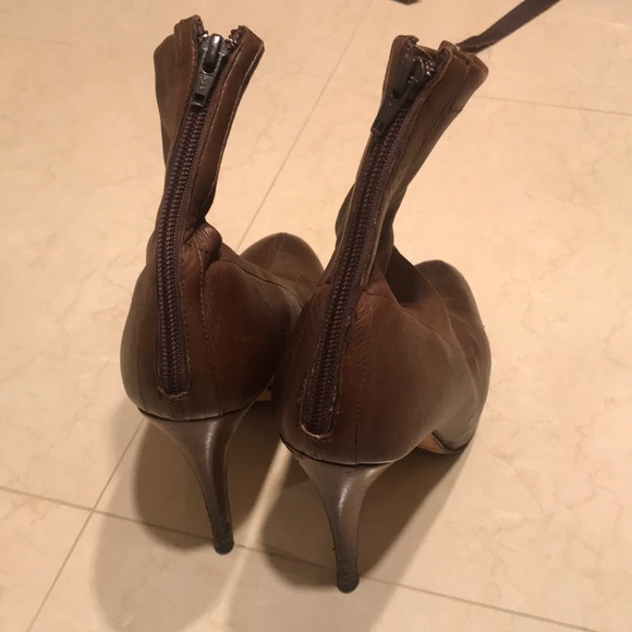 Brian Atwood brown leather hidden platform boots - Picture 2 of 3